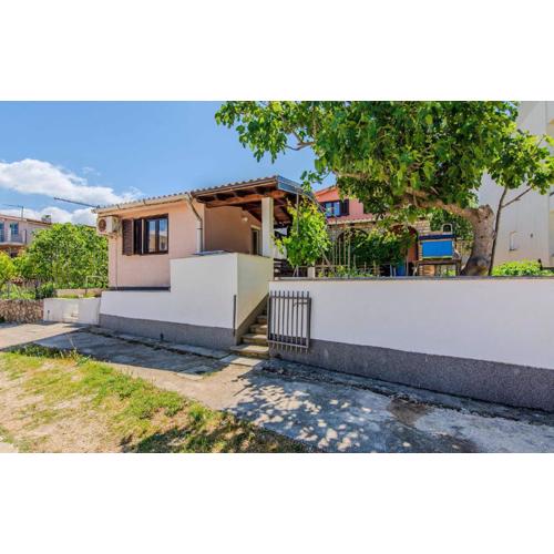 Awesome Apartment In Vir With Wifi