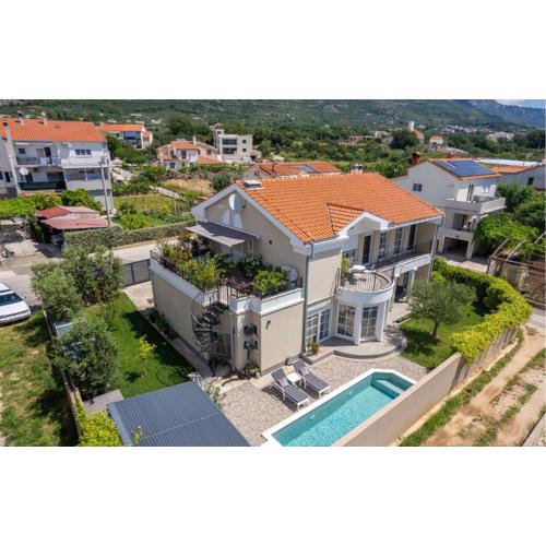 Awesome Home In Kastel Luksic