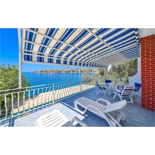 Awesome Home In Okrug Gornji With Wifi