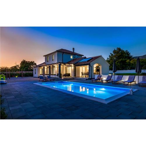 Awesome Home In Sibenik With Wifi