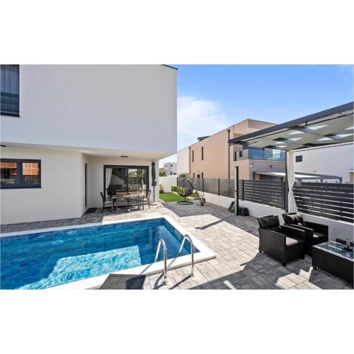 Awesome Home In Vodice