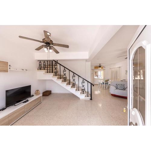 Ayia Thekla Sea Breeze Villa