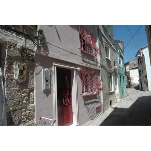 Ayvalıgın tarihi rum evi 2 katlı (YENİLENDİK)