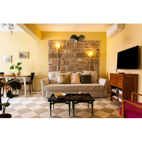 Ayvalık merkezde bahçe kullanımlı daire