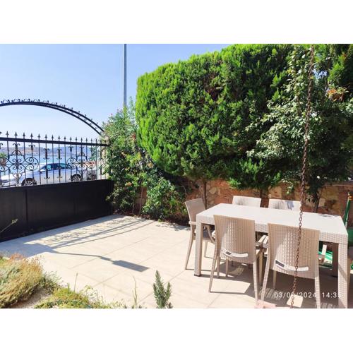 AyVilla garden floor with garden use, sea view