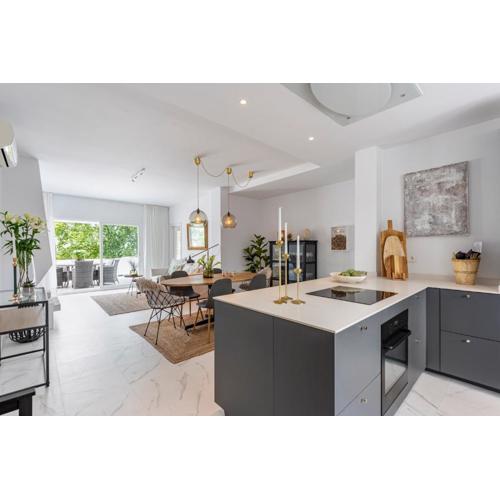 Azahara 2, Contemporary Scandinavian style open plan apartment with 2 terraces