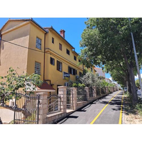 Azizam hostel