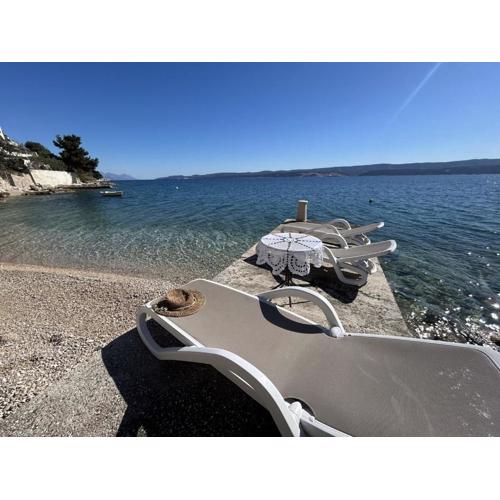 Azure Apartments By The Sea Near City Omiš