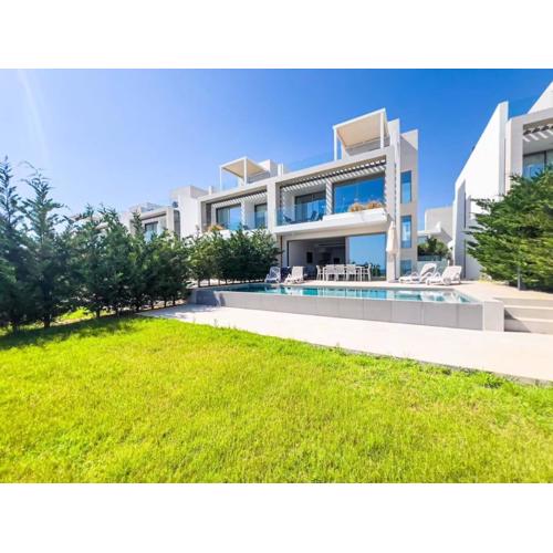 Azure Breeze Villa - Roof Garden & Sea Views