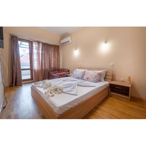 Azure Pretty Apartment TOP Location near Sea Garden