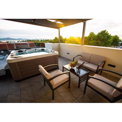 Azzurro apartment - with private rooftop jacuzzi