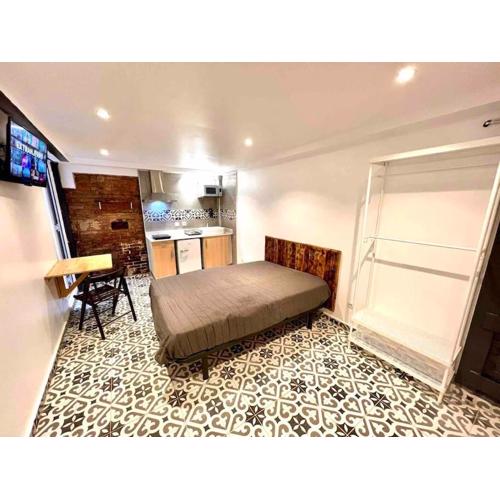 B4 Estudio nuevo! Cocina y baño privado! A 1 calle del metro