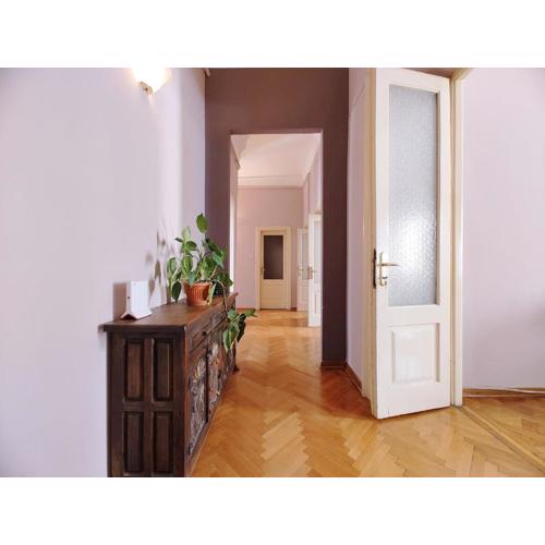B7 Hostal