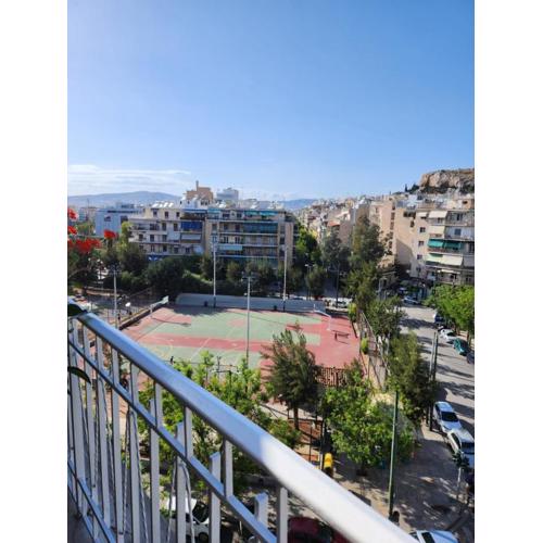 Bachelor Penthouse with Roof Garden access, 15 m walk to Acropolis