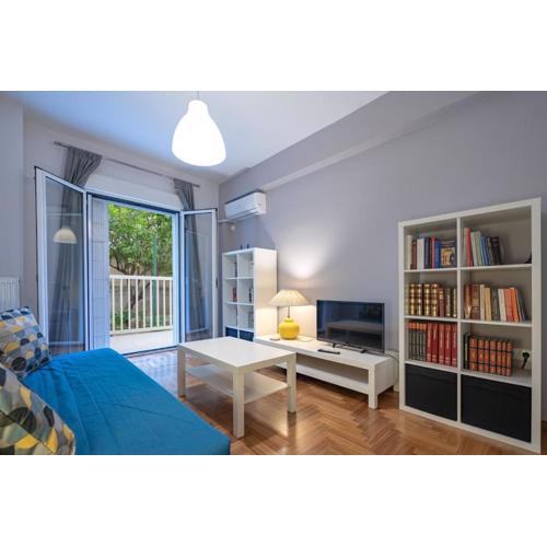 Backyard Bliss in Ano Patisia by ΜΡS