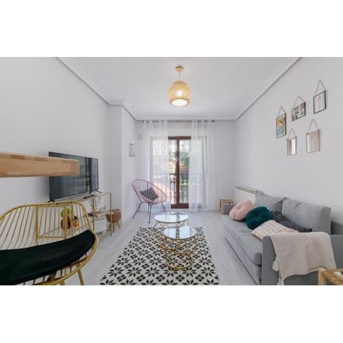 Balcón con encanto con parking by CABANA Rentals