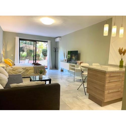 banus elegant modern studio
