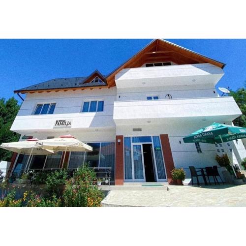 Bar-Restaurant-Hotel-Familja
