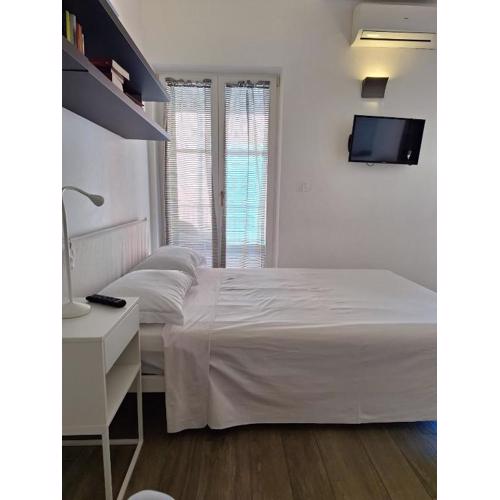 Bartolo White Apartment