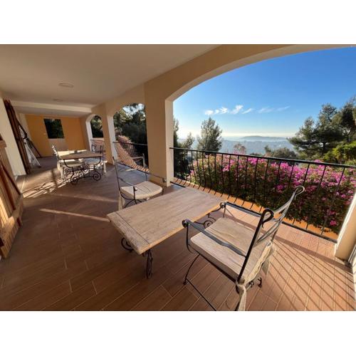 Bas de villa, vue mer, terrasse, clim, piscine
