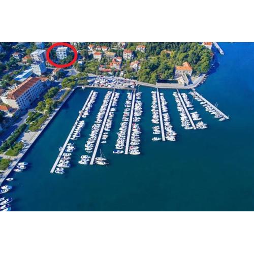 Batala1-City marina apartment with secured private parking