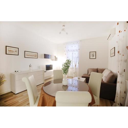 Bay View Apartment