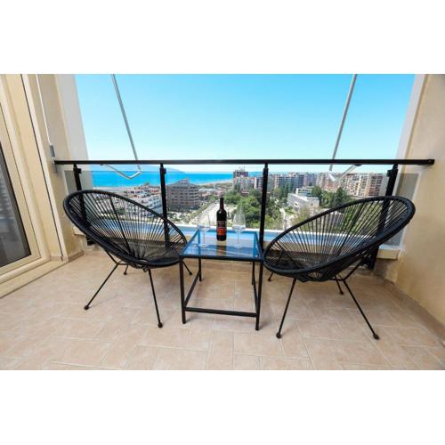 Bay View Balcony- Luxury Apartments With Free Parking