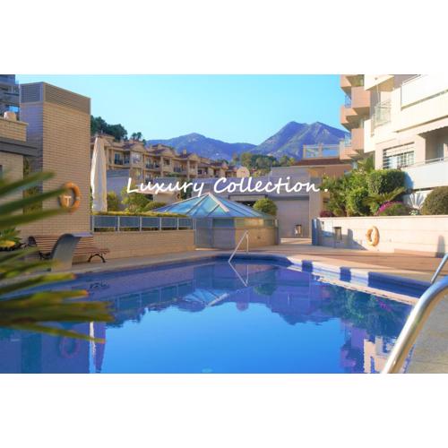 Bay View Luxury Apartment, Amazing Sea View & Pool