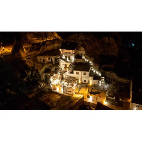 Bayar Cave Suites