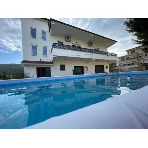 Baza Hostel - Swimming Pool