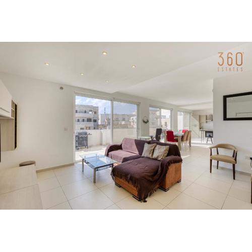 BBQ area, 2BR penthouse with large spaces & WIFI by 360 Estates