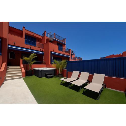 Beach and Golf Holiday Home with private jacuzzi