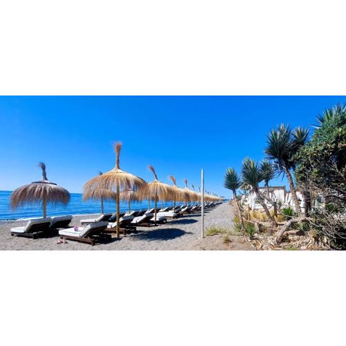 Beach and golfside apartment in Guadalmina