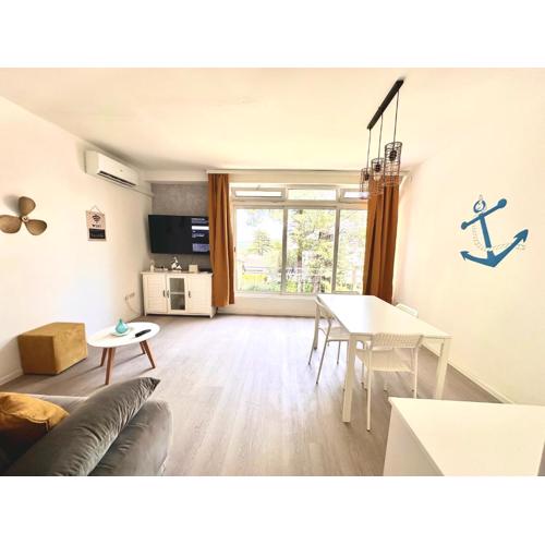 Beach Apartment - 50m from the Beach with Free Parking