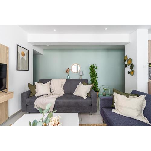 Beach Daze 1-BR Apt By Finikoudes Beach