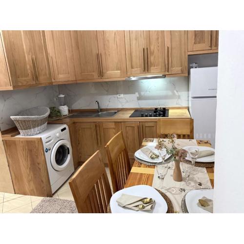 Beach Family House & Free Parking Golem, Durres