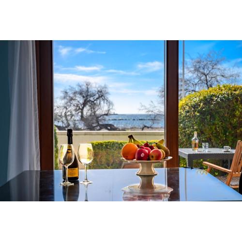 Beach-front boutique apartment Lido 113