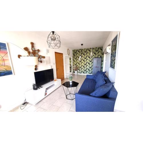 Beach Haven: 7-Minute walk to the beach + Pool