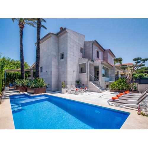 Beach holiday home with private pool