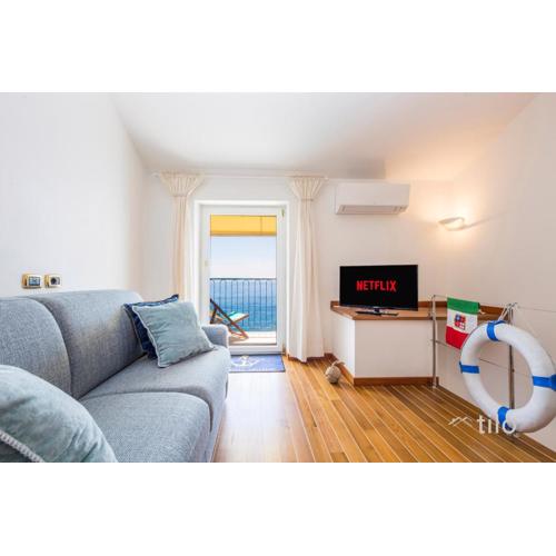 Beach | Parking | Wifi | A/C| Sea View By Tilo