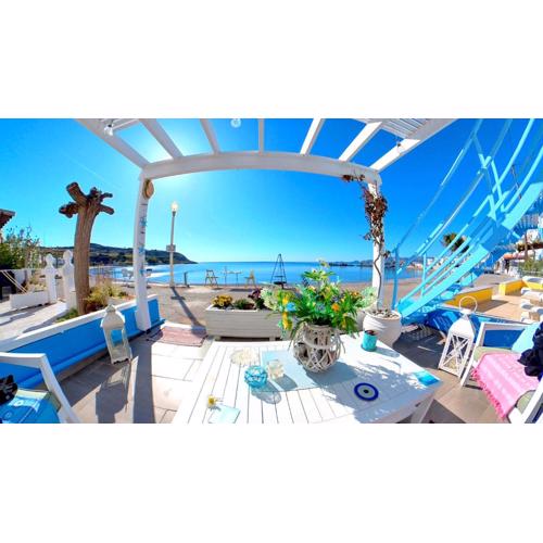 Beach Studio - Sleeps 2 & Private Ocean Terrace