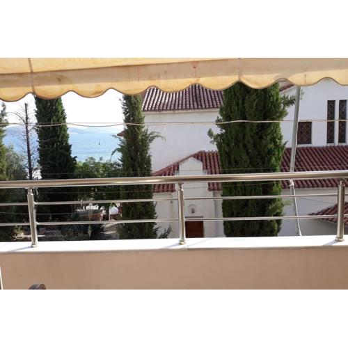 Beach view apartment in center Saranda