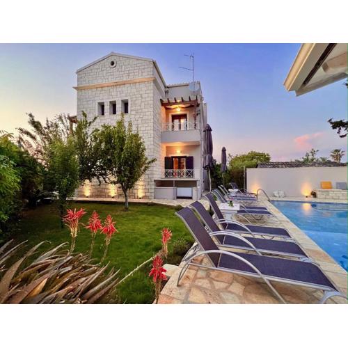 Beach Villa Heart House with private pool by DadoVillas