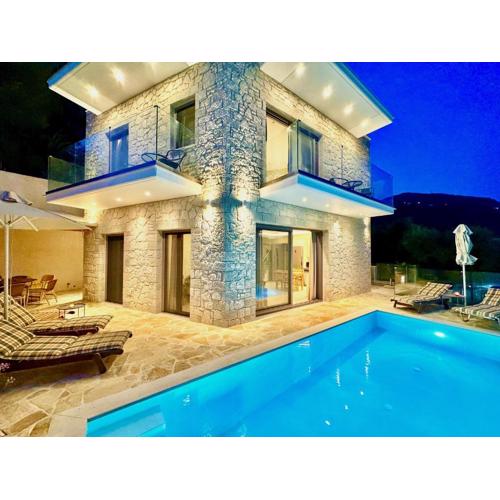 Beach Villa Smile with private pool by DadoVillas