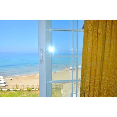 Beachfront 2-bed luxury Apartment - Agios Gordios, Corfu, Greece