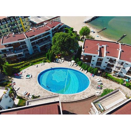 Beachfront, 2 Bed with Sea Views