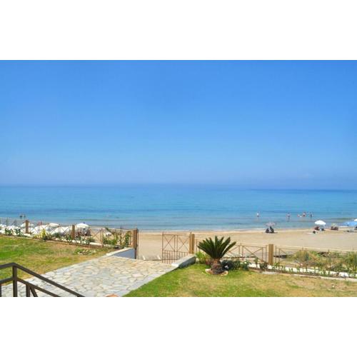 Beachfront 4-bed luxury suite - Agios Gordios, Corfu, Greece