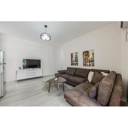Beachfront Apartment - Near Beach & City