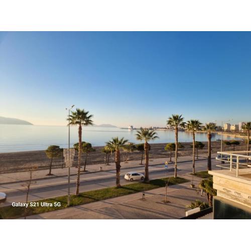 Beachfront apartment 140 m2 Best location