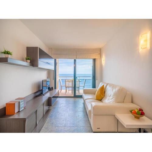 Beachfront apartment in L\